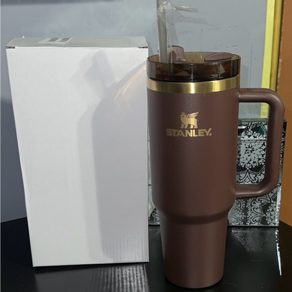 💥40oz Tumbler chocolate brown and gold 💥